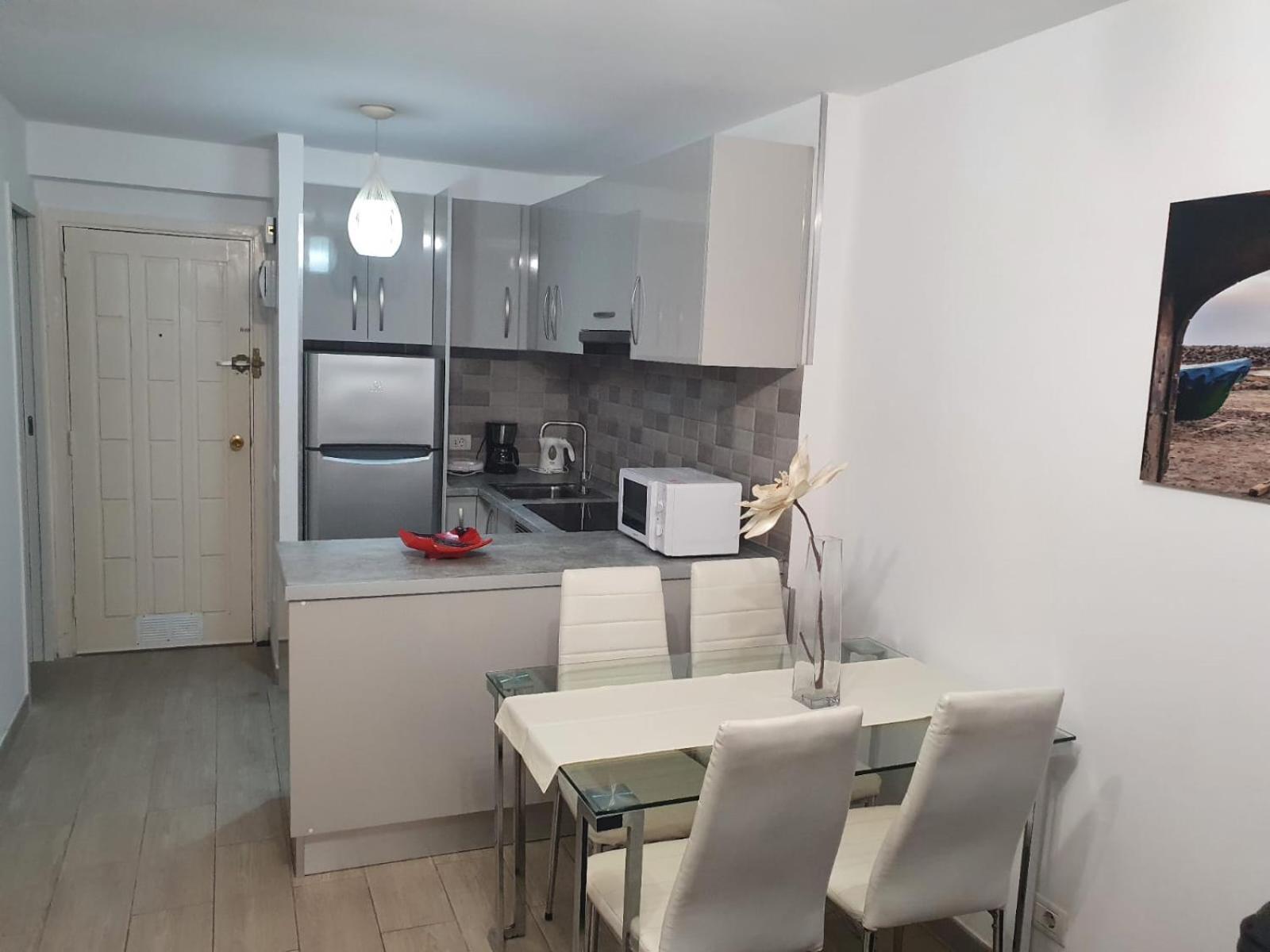 Apartamento Torres Del Sol 아로나 외부 사진