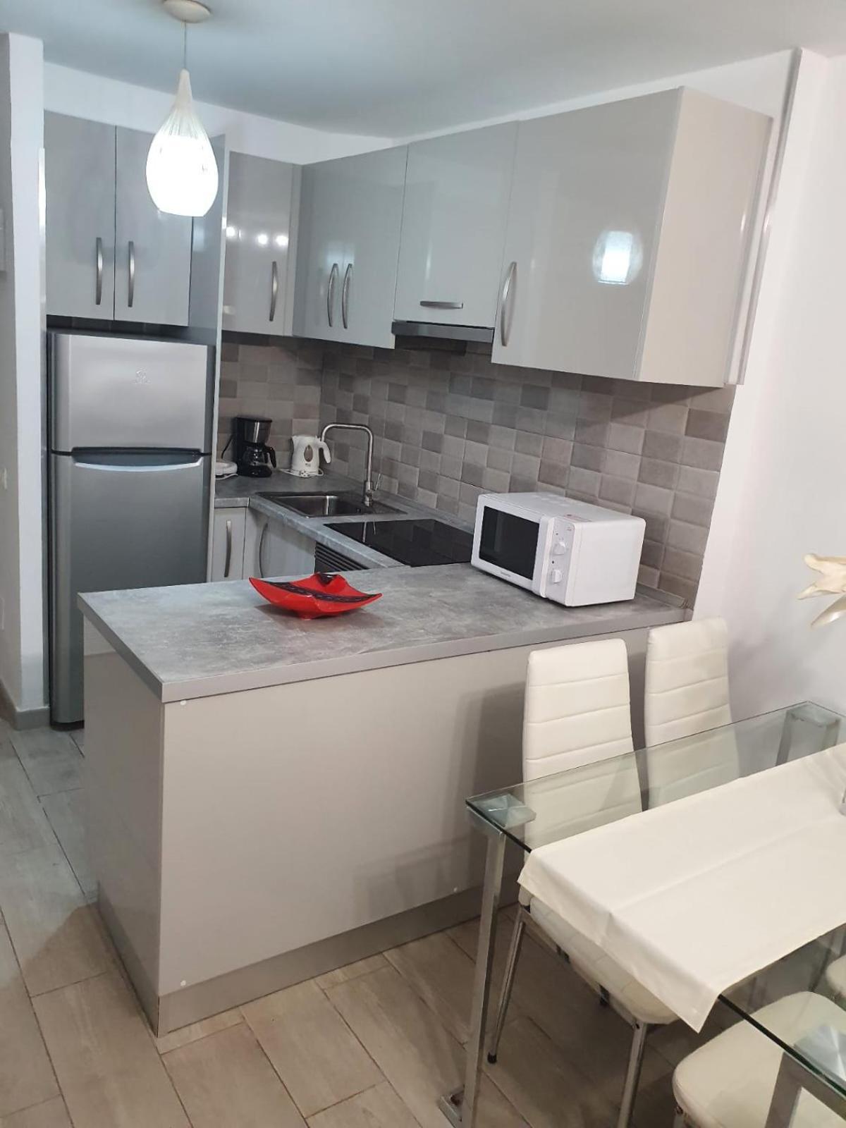 Apartamento Torres Del Sol 아로나 외부 사진