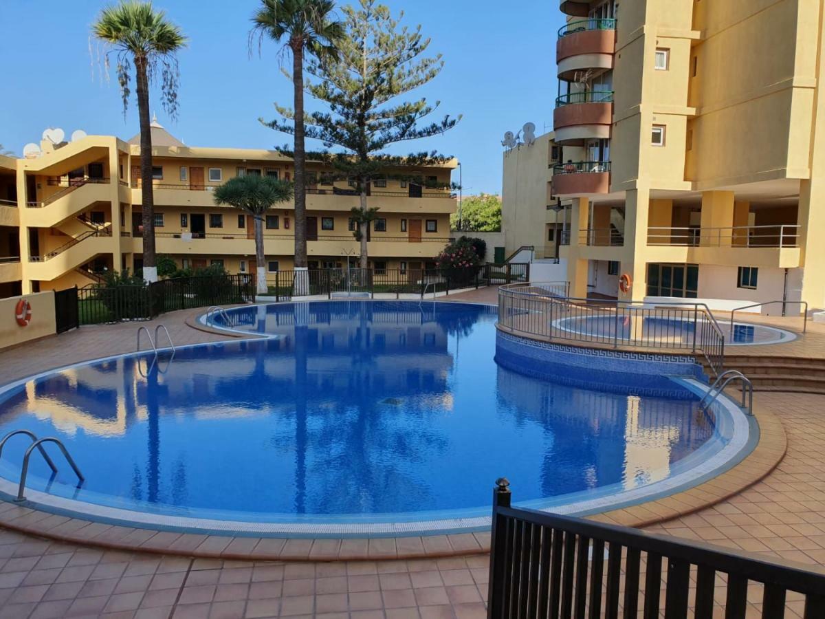 Apartamento Torres Del Sol 아로나 외부 사진