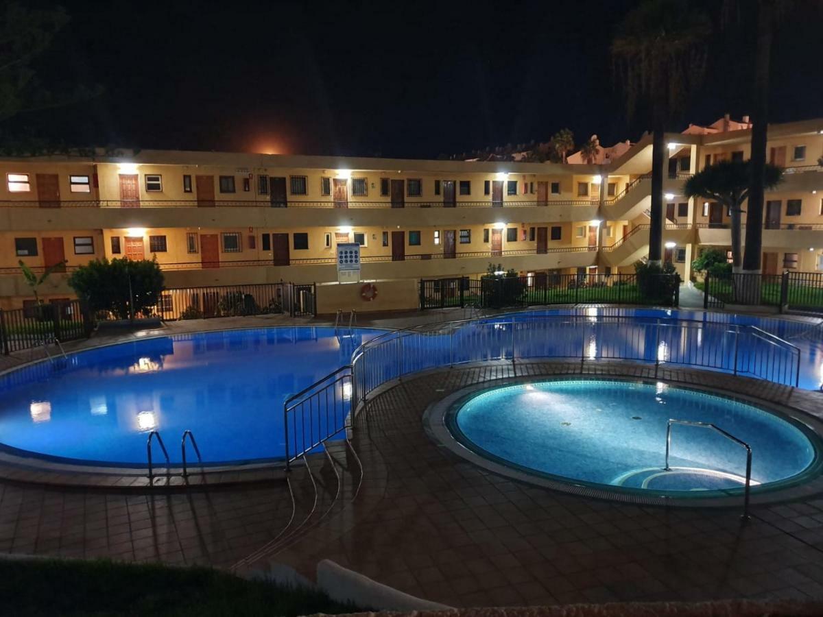 Apartamento Torres Del Sol 아로나 외부 사진